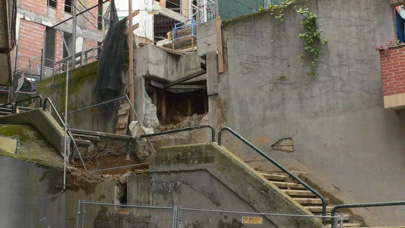 Comienzan a construirse los ascensores que comunicarán las calles Juan Crisóstomo de Arriaga y Marcos Grijalvo