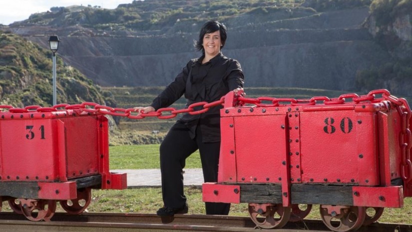 Maite Etxebarria afirma que “lo más importante es el compromiso con todas las personas que viven en Abanto-Zierbena, especialmente con aquellas que lo están pasando mal”