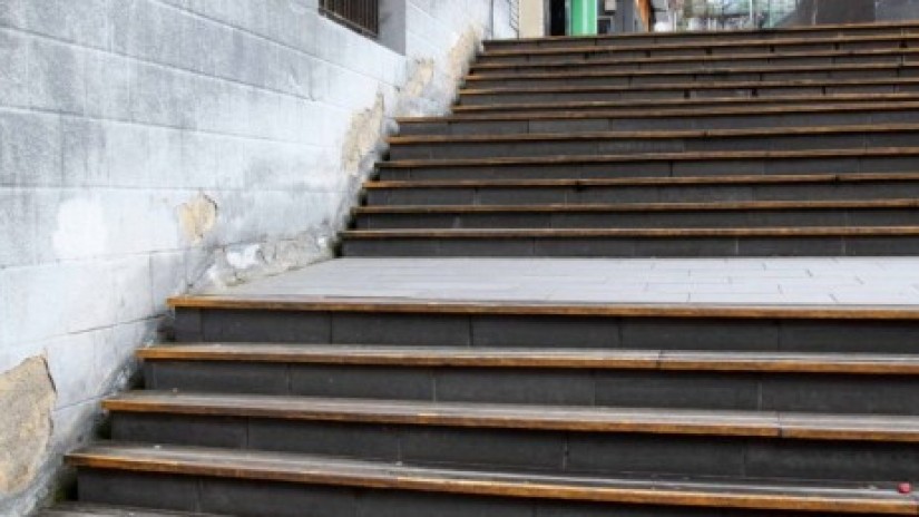 EAJ PNV Portugalete una limpieza de varias escaleras para evitar caídas