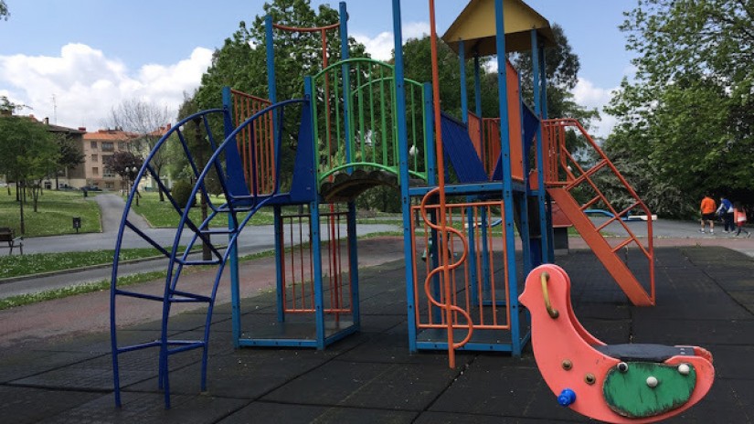 Barakaldo mejora dos parque infantiles en Retuerto y San Vicente