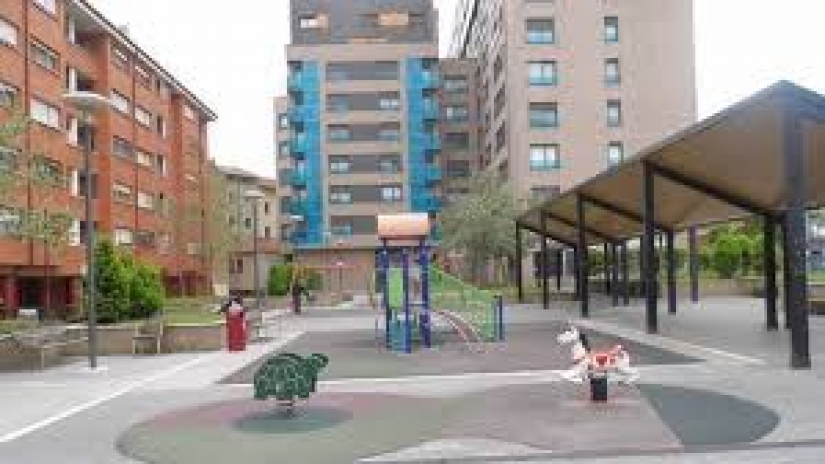 Barakaldo cubrirá el parque infantil de Santiago Herrero de Lutxana