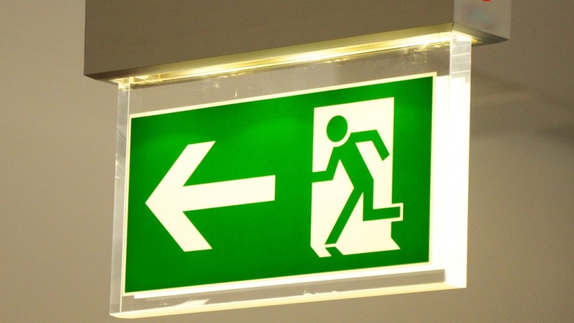 Comienzan las obras para instalar unas escaleras y una pasarela que sirvan como salida de emergencia del polideportivo