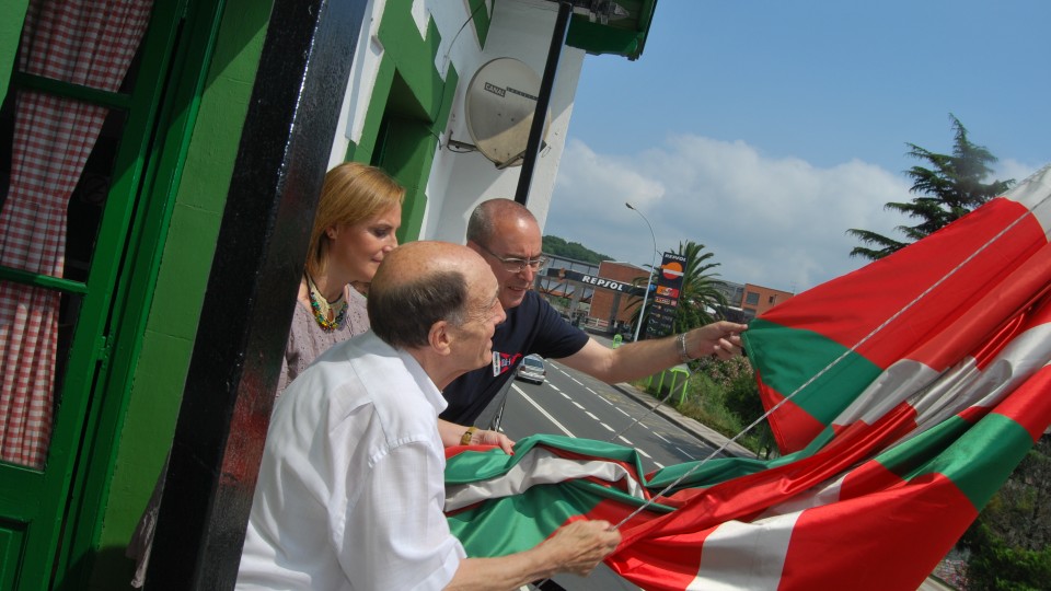 Itxaso Atutxa con EAJ-PNV de Ezkerraldea y Meatzaldea en Centenario Batzoki Burtzeña