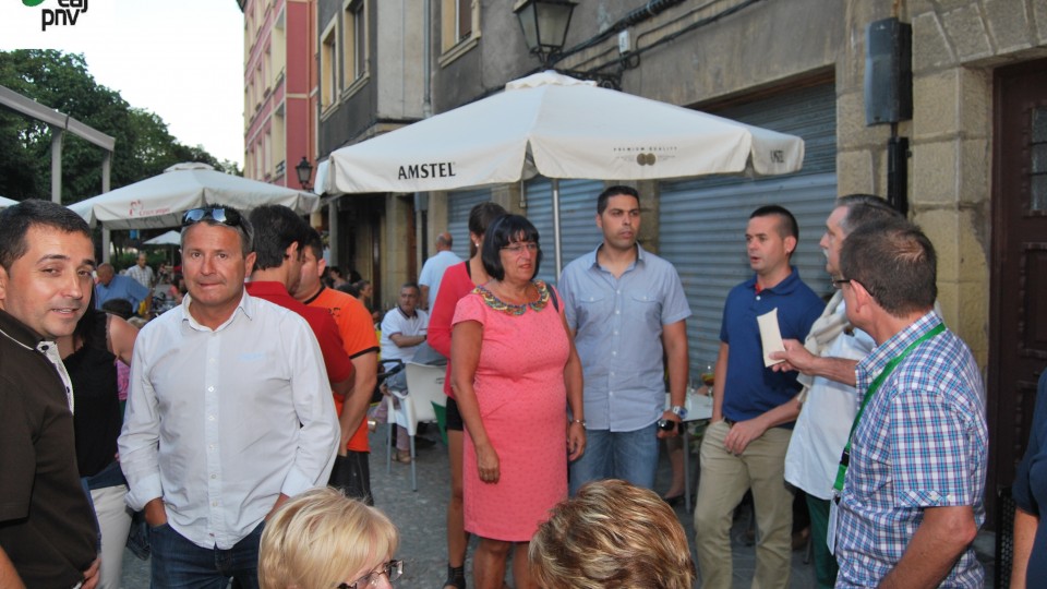 Representantes del Ezkerraldea-Meatzaldea en el Festival de Folklore de Portugalete