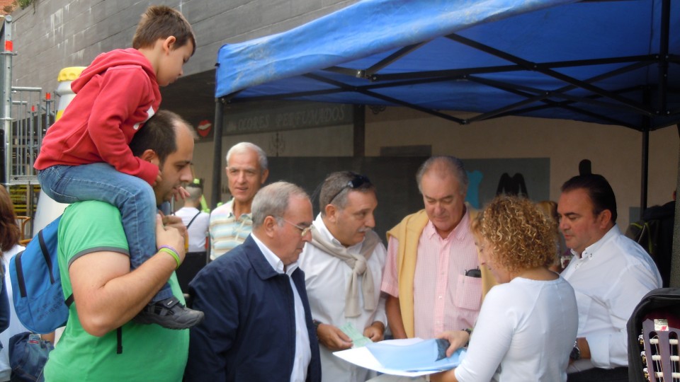 Rastrillo Solidario en favor de la Asociación Sindrome de Angelman en la Plaza San Roke de Portugale